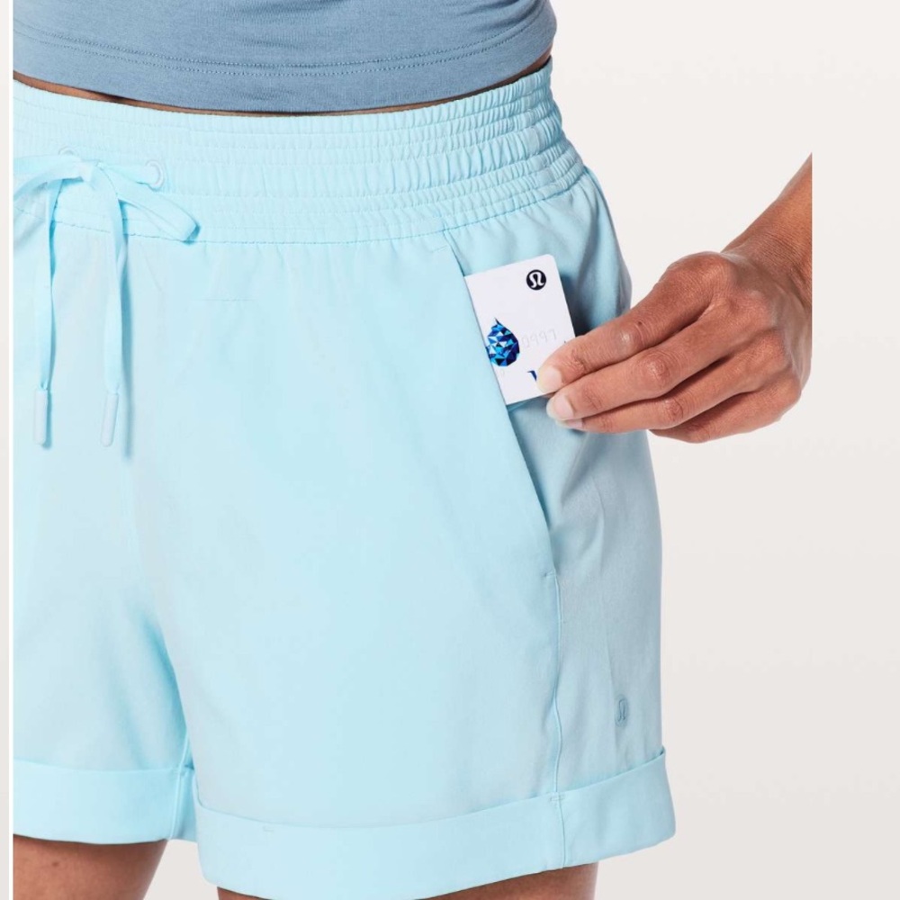 LULU🍋 Spring Breakaway Shorts - Picture 4 of 7